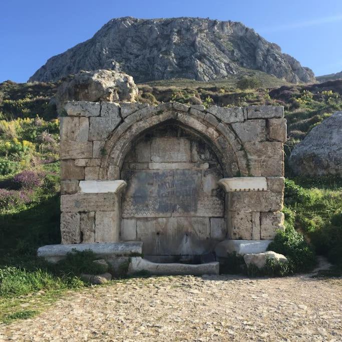 Aνεξάρτητη Παραδοσιακή Πέτρινη Κατοικία Corinthe Extérieur photo