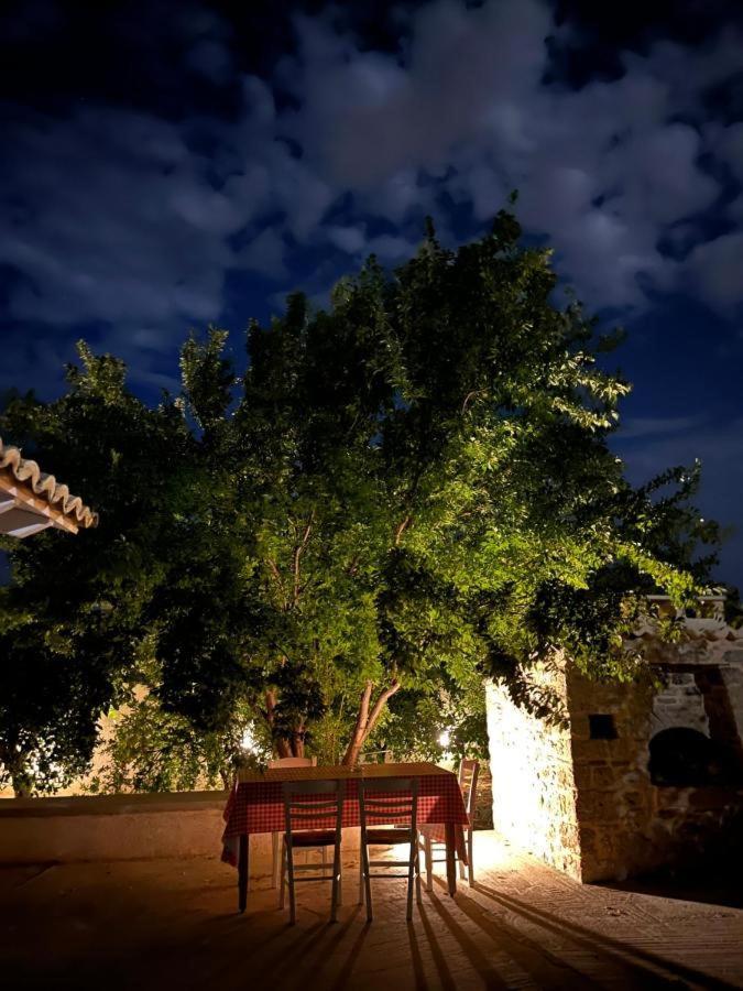 Aνεξάρτητη Παραδοσιακή Πέτρινη Κατοικία Corinthe Extérieur photo